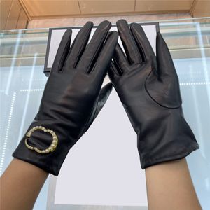 Hats Scarves Sets Five Fingers Gloves Double Letter Pearl Designer Gloves Women High End Mittens Plus Velvet Glove Winter Thick Warm Mitten With Box