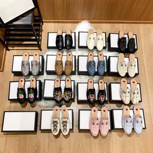 Luxury Slipper Designer Sandalo Italy Brand Slides Pantofole da donna Fondo piatto Flip Flop Sneakers Stivali Scarpa casual di top99 07