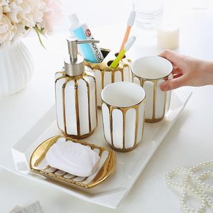 Badtillbeh￶r Set Golden Ceramic Badrumstillbeh￶r Set Europeiska lyxiga tandborsteh￥llare Cup Hand Sanitizer Bottle Soap
