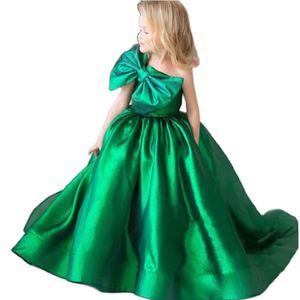 أخضر واحد كتف الأطفال الفساتين الرسمية الزمرد الساتان الأخضر الفتيات عيد الميلاد الولادة الحزب ثوب القوس ربطة عنق منتفخ تنورة صغيرة