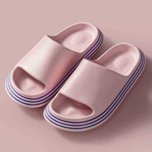 Summer Slippers Dusch Sandaler Eva Massage Drainage Holes Nonslip Light Badrums tofflor Kvinnor Sidlipper Zapatillas Mujer J2207