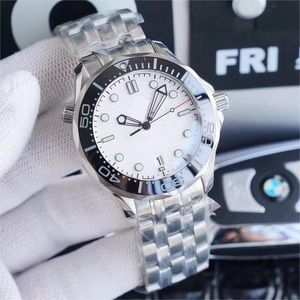 Keramik Lünette Taucher Armbanduhr für Männer 2022 Neueste Version Fashion 316L Armband Klasze Wassersicher 300 m 42 mm Bewegung Schweizerische Herren Uhr