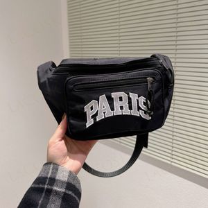 Neue Designer -Herren Womens Taillenbeutel Paris Brand Buchstabe Brust Umh￤ngetaschen gro￟e Kapazit￤t Schulterkreuzk￶rper Top Leinwand Schwarze Handtaschen