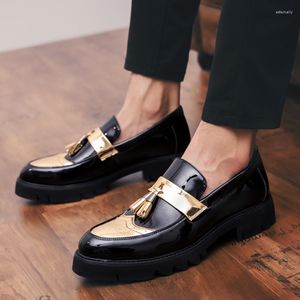 Klädskor varumärke mode gyllene brogue loafers män plattform läder bröllop fest slip-on casual 2022