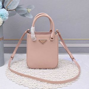 Torby na ramię panie nowe skórzane skórzane mini torba Trójkątna torebka mody jeden crossbody Solid Kolor swobodny trend