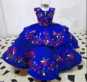 Vestidos de ni￱a de flores bordadas de sat￩n azul reino mexicano