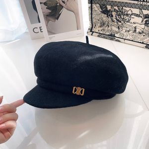 Designer Basker För Kvinnor Peaked Cap Cashmere Mode Vinter Hat Bucket Hats Herr Basker Cap