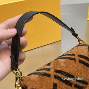 Samt Baguette Tasche Flap Handtasche Geldbörse Kette Umhängetaschen Mode 21 Bedruckte Plüsch Damen Handtaschen Brieftasche Mini Pelz Totes Magnetische Haspe