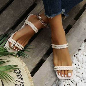 2022 Kvinnor Summer Slippers Solid Color Slip On Weave Flat Beach Open Toe Breattable Sandals tofflor utomhus strandskor J220716