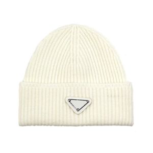 Beanie designer bonnet chapéu para homens chapéu de lã inverno ao ar livre viagem cor sólida crânio bonés unisex cashmere letras casuais chapéus de malha elegante pj019