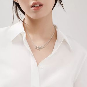 2023 Designer di lusso Collana a ferro di cavallo Donna Acciaio inossidabile Moda Semplice Coppia Collane a catena Gioielli con ciondoli Regalo Accessori per ragazze Un regalo a sorpresa