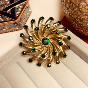 Broschen CINDY XIANG Grüne Farbe Strass Blume Für Frauen Vintage Mantel Schmuck Winter Design Hohe Qualität