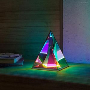 Bordslampor Modern LED -lampa UBS Färg Pyramid Box Acrylic Night Light Gift