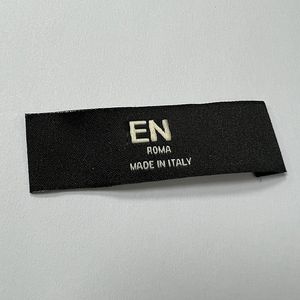 Etiqueta de diseño especial para bolsas de tela Nociones de costura Etiquetas de letras correctas Accesorios de ropa