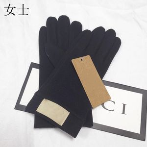 Rękawiczki klasyczny projektant Autumn Solid Color European and American Letter Para Mitens Winter Fashion Five Finger Glove Black Grey 803