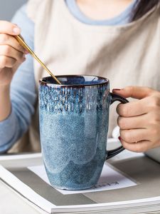 Massen 600 ml Europa Retro Keramik Becher mit Löffel Kaffee Kreatives Büro -Getränke -Getränkepaar Geschenk 221122