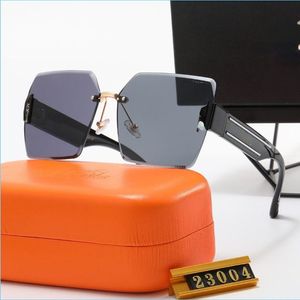 23004 Nya mode solglasögon för män svartbruna klara linser sport Rimless Buffalo Horn Glasses Women Gold Wood Solglasögon med låda