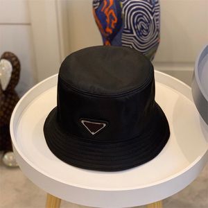 Теплая шапочка для женщин дизайнерские буквы Unisex Bucket Hats Классический сплошной цветовой отдых Fashion Street Sports Luxury Fitted Bonnet Custom Mens Winter Hat Hat