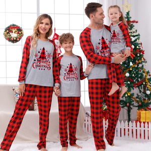 Abiti coordinati per la famiglia Buon Natale Pigiama Madre Padre Bambini Vestiti per bambini Vestiti morbidi per la casa Pigiami Look natalizio 221122