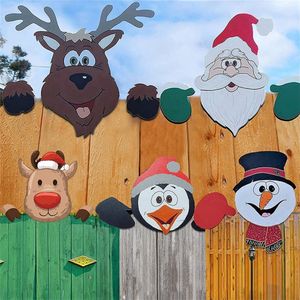 Decorações de Natal Cerca de Natal Decoração da prancha de plástico Papai Noel REINDEREER JARDIM DE NATAL TEMO DE CERDADE CERDA PEEPING GARDEN