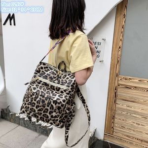 Grossistfabrik damer axelväskor 3 färger gata personlighet leopard tryck handväska söt tryck mode crossbody väska utomhus fritid läder ryggsäckar