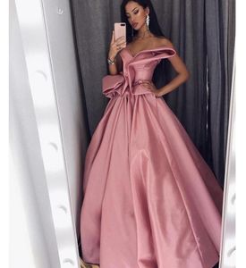 Pretty Aline Celebrity Prom Dresses Fashion Sweetheart ￤rml￶sa veck Ruched Satin Party Dress Glamorous Saudi Arabia Evening 8570726