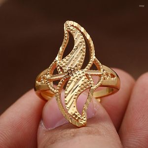 Klusterringar 24k blomma guldfärg för kvinnor dubai india brud bröllop kid flicka afrika armband arab smycken charm ring julklappar