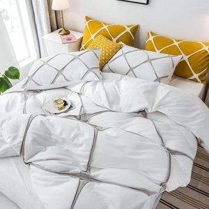 寝具セットベッドリネン大人のクイーンサイズ用の格子縞のパターンのためのユーロ白色ドラップドゥライトベッドとキングサイズ28303G