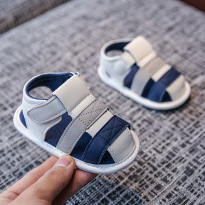Första vandrare modeprodukter sommar sandaler födda spädbarn baby pojke flickor skor avslappnad mjuk botten nonslip andningsbar pre walker 221124