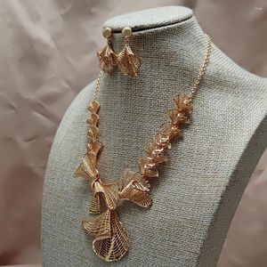 Armband Dubai Arab Afrika Guldf￤rgsmycken Set f￶r Women Girl Jewelries Papua Guinea Beads