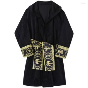 Menas de dormir para mulheres coreanas Japanees Velvet Personalidade de ponta vestindo Windbreaker Mid Men LengE Men Coat Black White Silk Robe