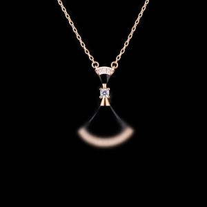 Jóias personalizadas em ouro rosa pequena saia colar bordado calcedônia branca fritillaria incrustada diamante clavícula
