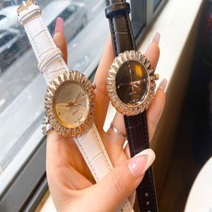 Fashion Women Watches Leather Strap 7 Colors Casual Quartz Lady Watch Luxury C Brand Wristwatches233I