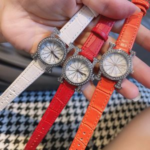 Orologi da polso di marca Orologio da donna al quarzo con cinturino in pelle di lusso stile cristallo da donna da donna HE12