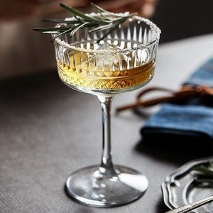 Kieliszki do wina 2 szt. Vintage Grawerowanie przyjęcia ślubne szampana Martini Goblet Glass Glass Cocktail Ice Cream Cups Glassware Ghn 221124