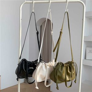 Damen-Designertaschen, der New Ins Messenger ist eine vielseitige Schultertasche für Frauen, modische plissierte Triumphbogen-Achselhöhle, weiche Wolke, Direktverkauf ab Werk