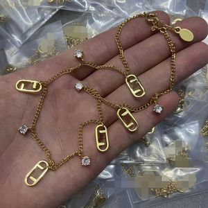 Breve eleganza classica Collana F Lettere Perla di cristallo Ciondolo con borchie Orecchini Impostazioni donna Gioielli in oro 18 carati Regali di festa di compleanno FS11 --02