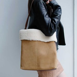 HBP Totes Stuff Sacks handBag New Autumn and Winter Lamb Wool High-capacity Commuter Armpit Bag Shoulder Bag for Women 221116