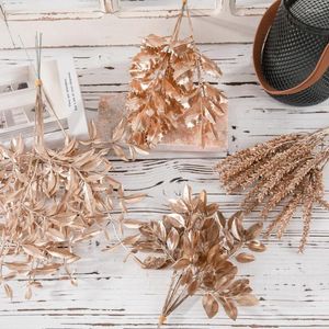 Flores decorativas Christmas Christmas Shiny Gold Artificial Simulation Plant Plant Pine Golden Leaves Layout Decoração de casamento Glitter Branch Ano 2023