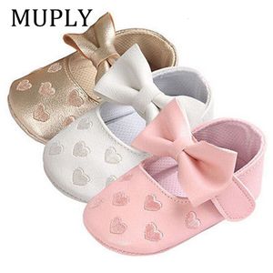 First Walkers Baby PU Leather Boy Girl Moccasins Moccs Shoes Bow Fringe Soft Soled Nonslip Footwear Crib 221124