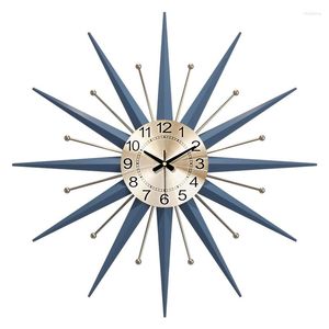 壁時計北欧のレトロな豪華なスタイル時計吊り下げ中空の鉄の金属シンプルなファッションキッチンデコレーションリビングルーム