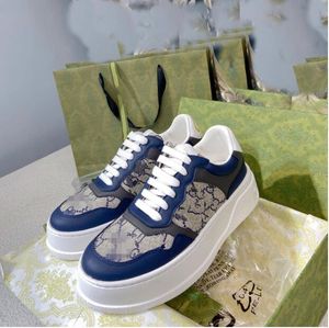 2023 Löpskor Casual Shoes Presbyopia Biscuit Män präglar läder tjockt Soled Sneaker Luxury Tiger White Brown Sports Trainers för Womens 35-44