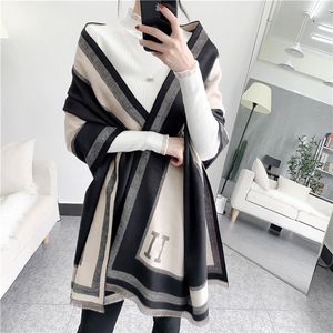 2024 Luxur Designer Scarf For Woman Cashmere Scarfes Winter Black Shawl Fashion Landscape Double-Sided Thicked Long Mångsidig sjal pannband