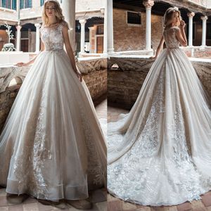 Abiti da sposa in pizzo alla moda manica corta scollo tondo sposa abito da ballo bottone sweep treno abito da sposa su misura