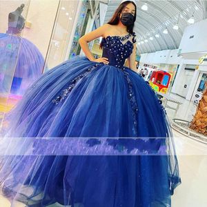 2023 Quinceanera Ball Gown Dresses One Shourdeld Royal Blue Illusion Lace Aptliques Beads Crystal Floor Length Corset Back Plus Size Prom Evening Gowns