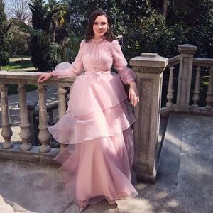 Abiti da sera Princess Pink Organza per donne maniche lunghe con colletto alto abbigliamento a livello una linea abiti da sera speciale abito di laurea personalizzato personalizzato.