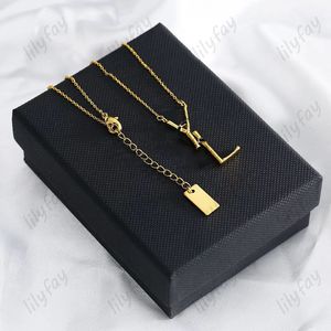 Designer halsband guldh￤nge mode k￤rlek smycken svarta diamant bokst￤ver h￤ngen g￥va lyxlegering kedja halsband 925silver med gratis l￥da