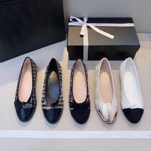Sapatos casuais de marca, design de novos sapatos de balé, boca clara, combinando com a cor única, arco de couro, sapatos femininos