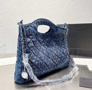 Night Bag Designer Totes Bolsa de compras de jeans azul preto bordado moda angustiada Moda de lona macia Bolsa de prata acolchoada Cadeia de metal prata Lar