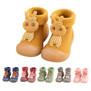Pierwsze piechurki kreskówki Dzieci Sofe gumowe Baby Boy Buty dla niemowląt buty botki przeciwodawane dziewczęta maluch Walker 221124